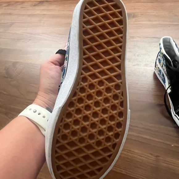 Girls Hightop Vans size 1.5 (Black/Floral) - Picture 5 of 8